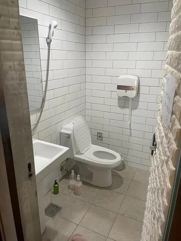 Linden Guesthouse Jeju