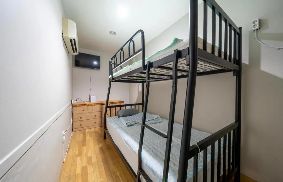Linden Guesthouse Jeju